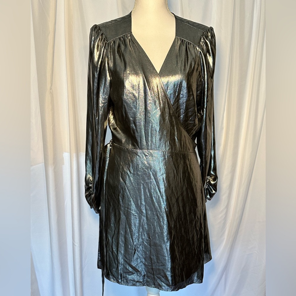 Gianni Bini Silver Lame’ Wrap Dress. Size Large. NWT. Simmer and Shine.